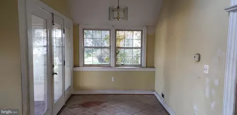 3605 Annapolis Rd, Halethorpe, MD 21227 photo 11