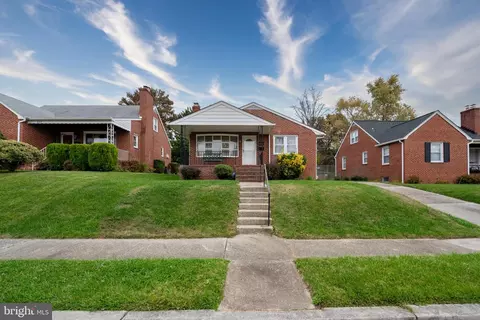 8215 Laurel Dr, Parkville, MD 21234