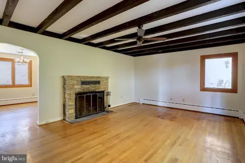 5741 Mineral Ave, Halethorpe, MD 21227 photo 2
