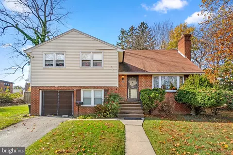 6686 Collinsdale Rd, Parkville, MD 21234