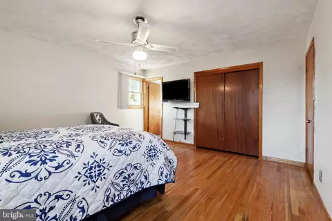 Bedroom - 2446 Lodge Farm Rd, Sparrows Point, MD 21219 photo 3 of 7