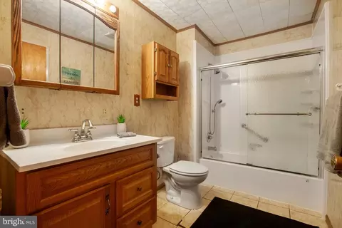 Bath - 2446 Lodge Farm Rd, Sparrows Point, MD 21219 photo 2 of 3