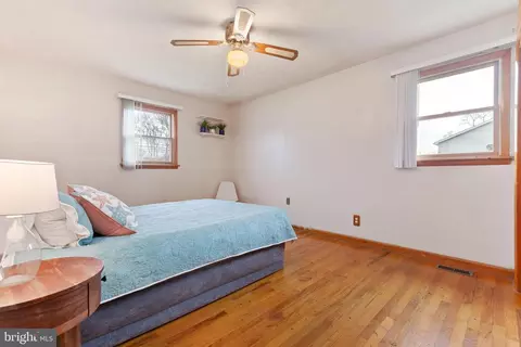 Bedroom - 2446 Lodge Farm Rd, Sparrows Point, MD 21219 photo 5 of 7