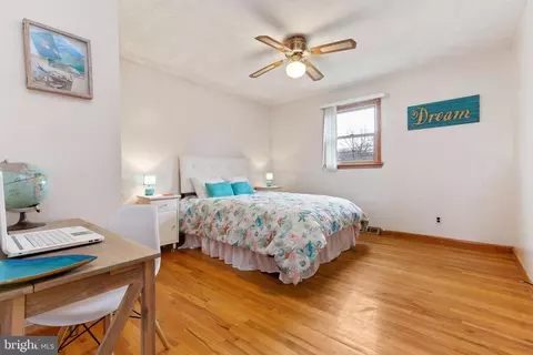 Bedroom - 2446 Lodge Farm Rd, Sparrows Point, MD 21219 photo 6 of 7
