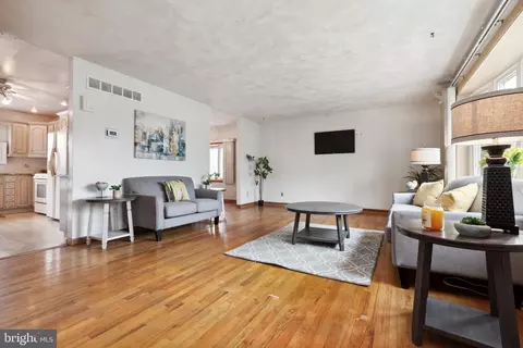Living - 2446 Lodge Farm Rd, Sparrows Point, MD 21219 photo 2 of 5