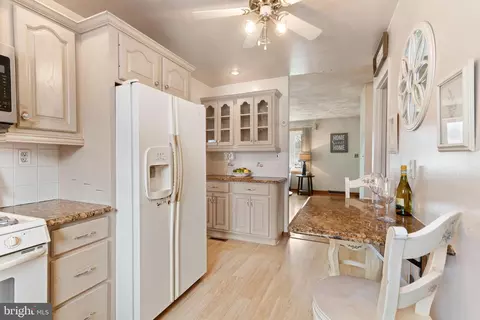 Kitchen - 2446 Lodge Farm Rd, Sparrows Point, MD 21219 photo 2 of 3