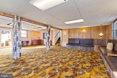 Living - 2446 Lodge Farm Rd, Sparrows Point, MD 21219 photo 3 of 5