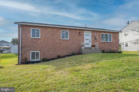 6805 Fox Meadow Rd, Gwynn Oak, MD 21207