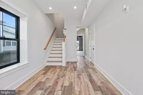 Entry Way - 3505 Beach Rd, Middle River, MD 21220 photo 2 of 4