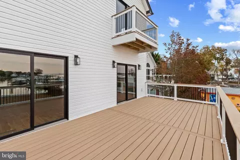 Exterior - 3505 Beach Rd, Middle River, MD 21220 photo 5 of 10