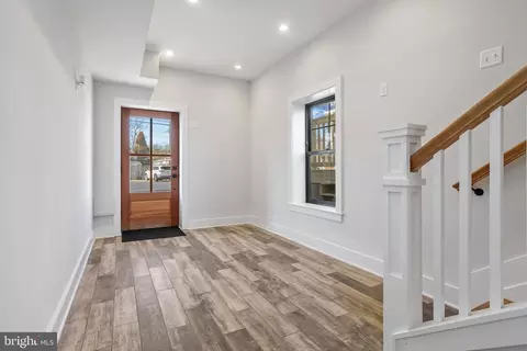 Entry Way - 3505 Beach Rd, Middle River, MD 21220 photo 1 of 4