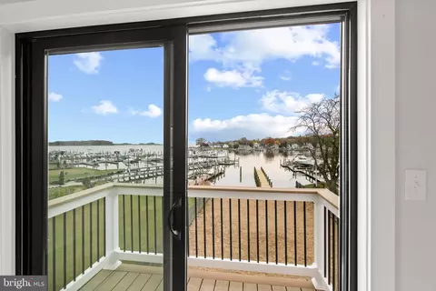 Exterior - 3505 Beach Rd, Middle River, MD 21220 photo 6 of 10