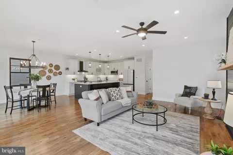 Living - 3505 Beach Rd, Middle River, MD 21220 photo 4 of 6
