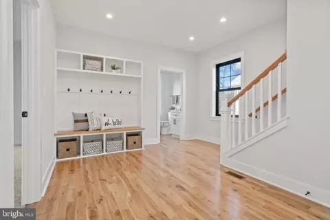 Entry Way - 3505 Beach Rd, Middle River, MD 21220 photo 3 of 4