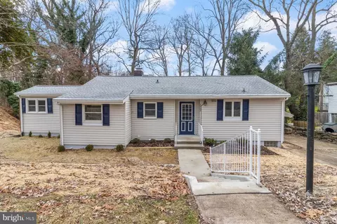 2922 Knoll Acres Dr, Parkville, MD 21234