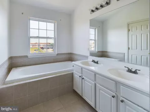 886 Lowe Rd, Middle River, MD 21220 photo 22