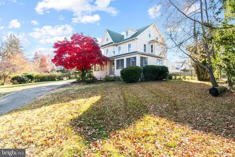 2 Paradise Ave, Catonsville, MD 21228