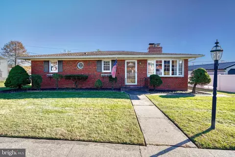 8303 Berkwood Ct, Rosedale, MD 21237