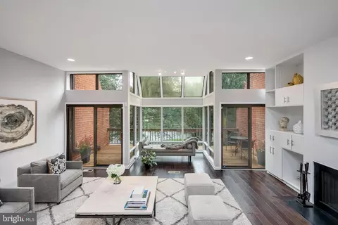 304 Old Crossing Dr, Pikesville, MD 21208