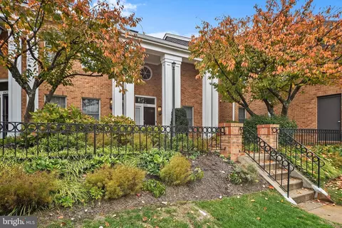 1811 Courtyard Cir #B, Pikesville, MD 21208