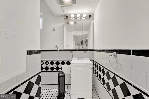 611 Walker Ave, Baltimore, MD 21212 photo 29
