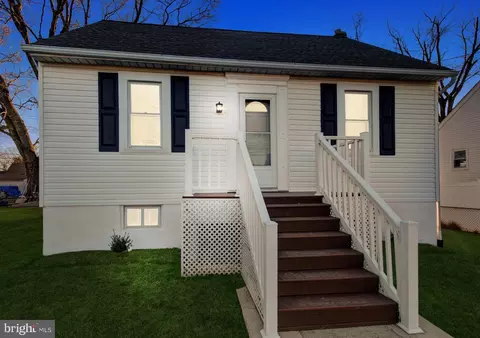 2207 Smith Ave, Halethorpe, MD 21227