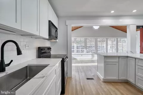 1001 Plover Ct, Halethorpe, MD 21227 photo 8