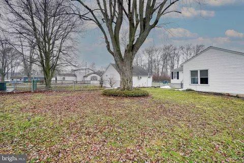 7425 Blevins Ave, Sparrows Point, MD 21219 photo 10