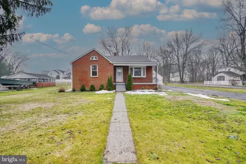 7425 Blevins Ave, Sparrows Point, MD 21219 photo 2
