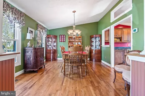 9511 Hallhurst Rd, Nottingham, MD 21236 photo 5