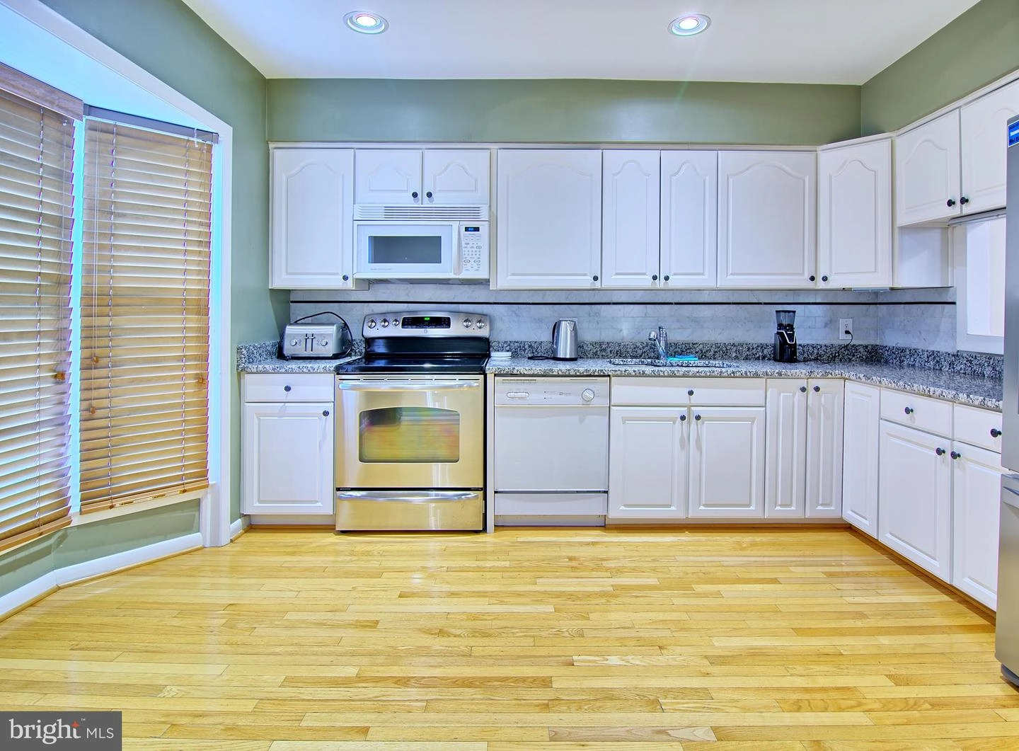 6946 Clearwind Ct, Baltimore, MD 21209 photo 2
