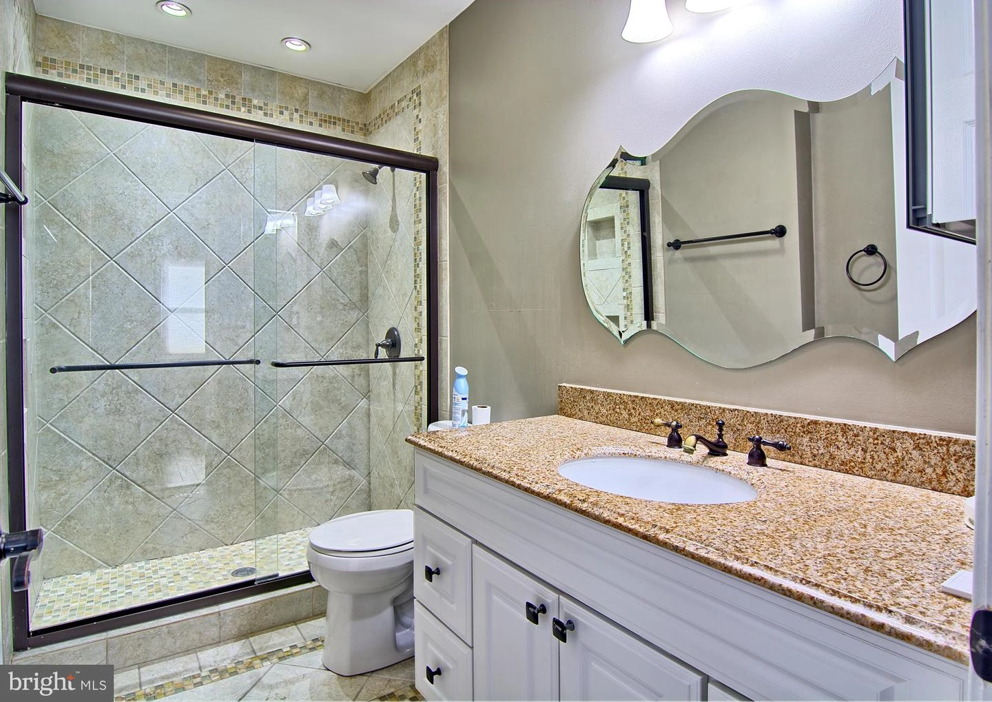 6946 Clearwind Ct, Baltimore, MD 21209 photo 13