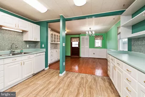 19 Propeller Dr, Middle River, MD 21220 photo 8
