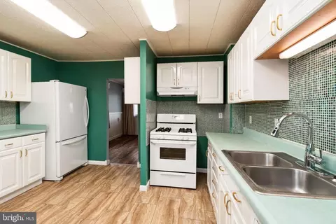 19 Propeller Dr, Middle River, MD 21220 photo 9