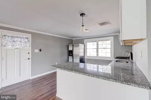 2432 Alma Rd, Halethorpe, MD 21227 photo 4