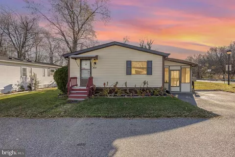 801 Leswood Ct, Dundalk, MD 21222