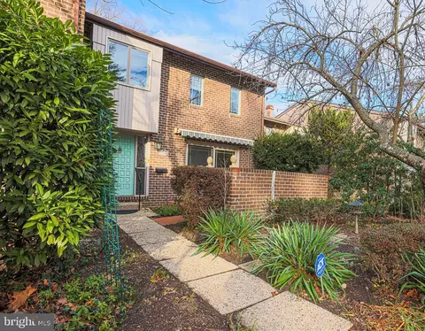 6114 Buckingham Manor Dr, Baltimore, MD 21210