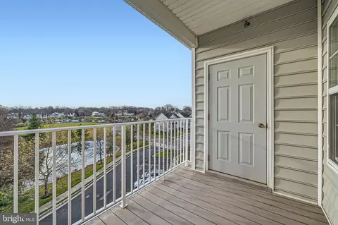 592 Hopkins Landing Dr #592, Essex, MD 21221