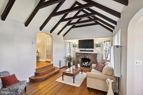 14 Locust Dr, Catonsville, MD 21228