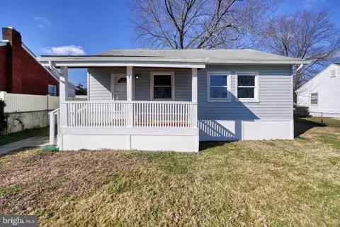9 Taxi Ct, Middle River, MD 21220