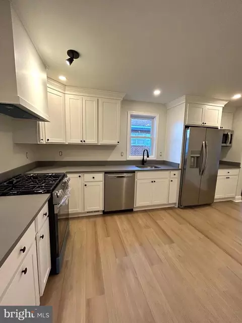 3211 Lynch Rd, Sparrows Point, MD 21219 photo 3