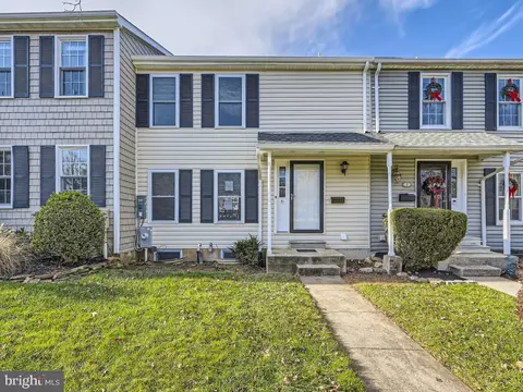 6 Warren Cmn, Cockeysville, MD 21030