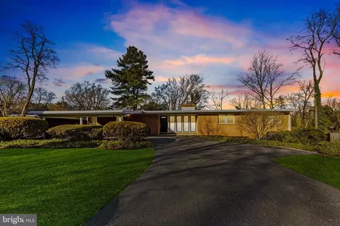 8 Garrison Farms Ct, Pikesville, MD 21208