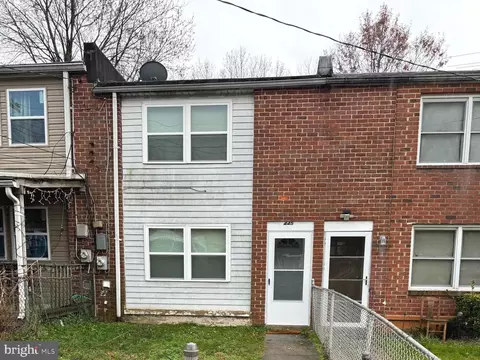 445 Bigley Ave, Halethorpe, MD 21227