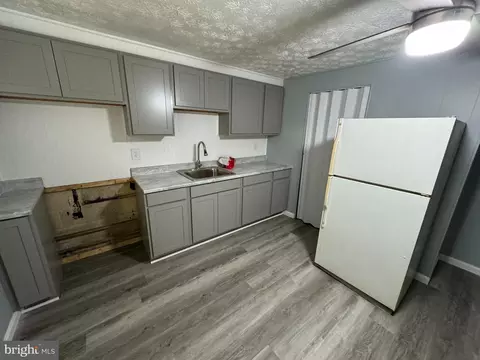 445 Bigley Ave, Halethorpe, MD 21227 photo 2