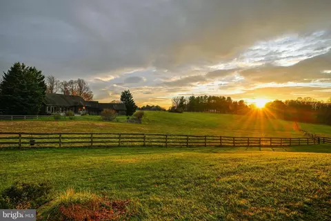 2 Glenberry Ct, Phoenix, MD 21131