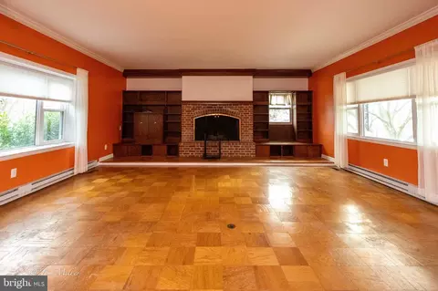 Living - 5 Dalebrook Dr, Phoenix, MD 21131 photo 1 of 2