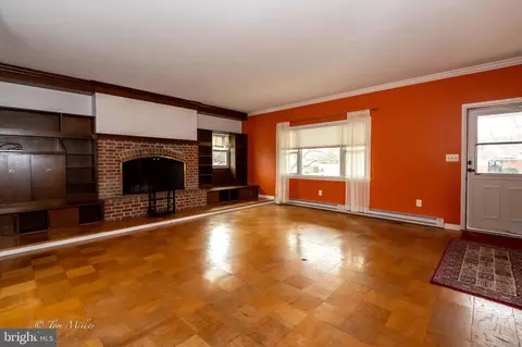 Living - 5 Dalebrook Dr, Phoenix, MD 21131 photo 2 of 2