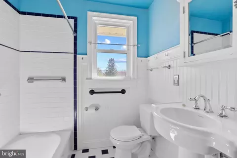 Bath - 5 Dalebrook Dr, Phoenix, MD 21131 photo 1 of 4