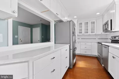 Kitchen - 5 Dalebrook Dr, Phoenix, MD 21131 photo 2 of 2